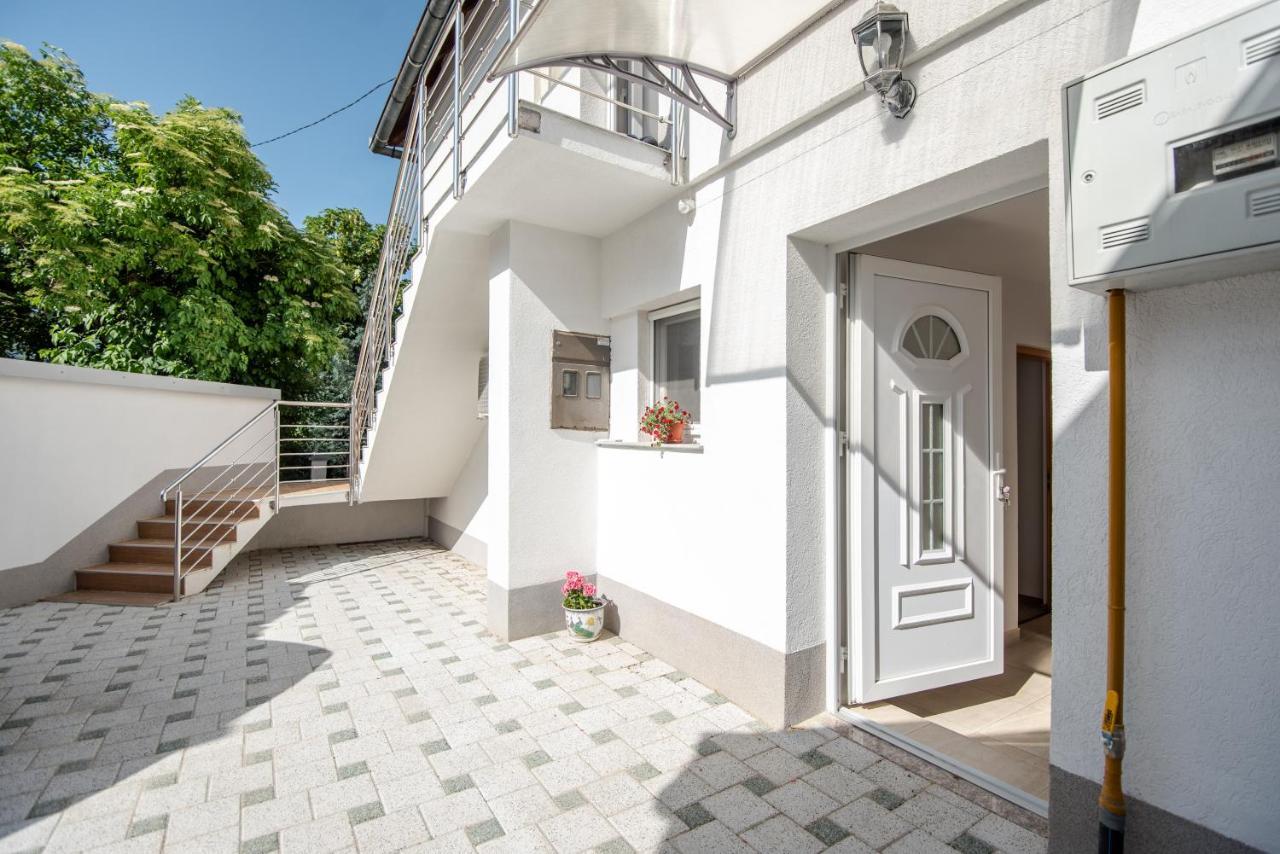Apartman Mira SJJ Exterior photo