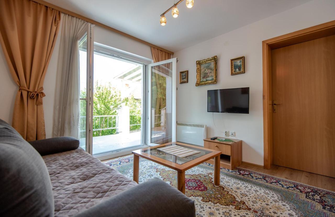 Apartman Mira SJJ Exterior photo
